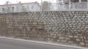 Чтобы так же как в РФ: В Крыму стену построили из различных материалов. ФОТО Чтобы так же как в РФ: В Крыму стену построили из различных материалов. ФОТО