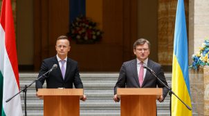 Голова МЗС Угорщини приїде в Україну, щоб владнати відносини між країнами