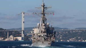 В Черное море зашел ракетный эсминец США