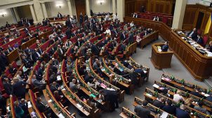 “Слуга народу” може об’єднатися з ОПЗЖ і “Батьківщиною”, щоб пом’якшити відносини з РФ, – політолог