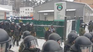 В центре Киева заблокировали базу пророссийских провокаторов, очевидцы сообщают о выстрелах. ВИДЕО. ФОТО