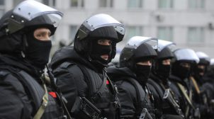 В РФ хотят дать силовикам полный доступ к геолокации и звонкам россиян без суда