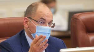 Степанов дорікнув українців в недовірі до китайської вакцини, нагадавши про черги за айфонами