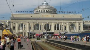 Одеська влада відмовляється демонтувати барельєфи Леніна