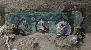 В Помпеях нашли отлично сохранившуюся колесницу первого века
