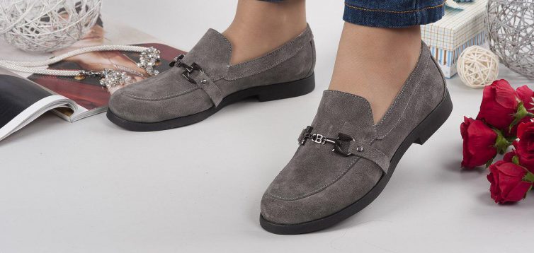 Женские лоферы – элегантные туфли в изысканной оправе