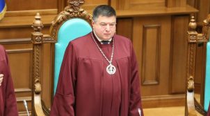 В КС произошла перепалка между судьями из-за места отстраненного Тупицкого