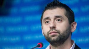 Пусть отрабатывает: Арахамия возмущен историей с Тищенко и жаждет для него наказания