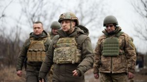 Зеленский сегодня посетит Донбасс — СМИ