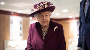 Впервые, после смерти мужа: королева Елизавета II вернулась к выполнению обязанностей