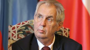 Президент Чехии будет передвигаться на инвалидной коляске