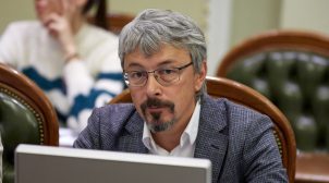 Ткаченко заявил, что украинские артисты могут ездить на гастроли в Россию, если это им нравится