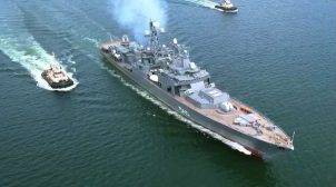 В России на учениях ракета едва не врезалась в корабль, который ее выпустил. ВИДЕО