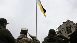 В прифронтовой Авдеевке вывесили украинский флаг