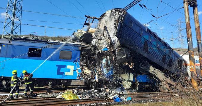 В Чехии столкнулись два товарных поезда: есть погибший