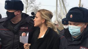 В России задержали врача, которая приехала в колонию к Навальному