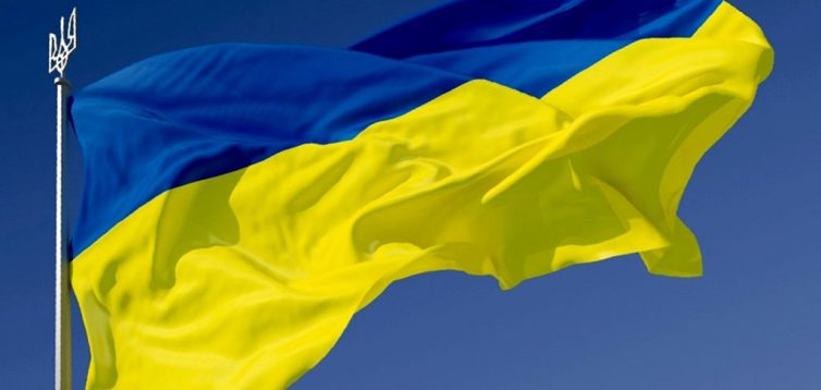 В Винницкой области неизвестные вытерли руки украинским флагом (ФОТО)