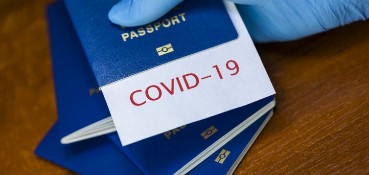 Більшість українців проти введення в Україні COVID-паспортів