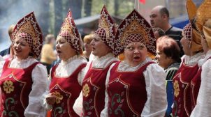 Зеленский отказался включать россиян в перечень коренных народов Украины: реакция СМИ РФ