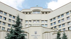 Шестеро судей заблокировали работу КС, требуют участия Тупицкого