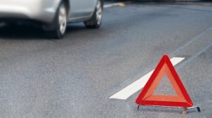 В Киеве водитель сбил полицейскую и хотел скрыться с места происшествия