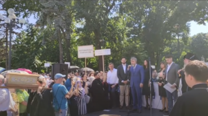 Депутат от «Слуги народа» вместе с олигархом Новинским митинговали в поддержку Московского патриархата