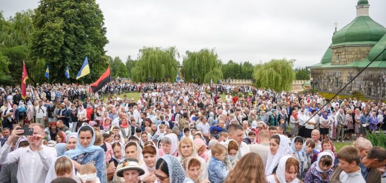В Украине значительно выросло число верующих ПЦУ