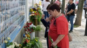 Украинцы чтят память павших в Иловайской трагедии
