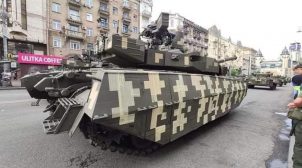 Командование ВСУ объяснило, почему на репетиции парада танк «Оплот» был обклеен малярной лентой
