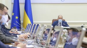 Стало известно, кто из министров заработал больше всех за август