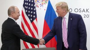 Бывший пресс-секретарь Трампа рассказала, что он обещал Путину в частном разговоре
