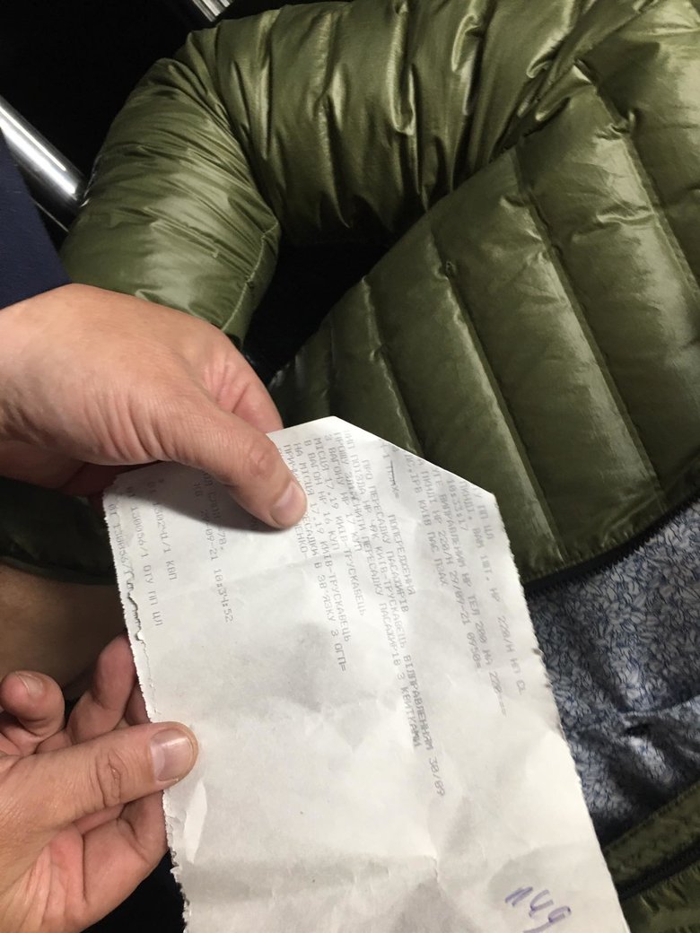 Журналистов выгнали в другой вагон поезда на Трускавец, потому что на их местах захотели ехать «слуги народа» Журналистов выгнали в другой вагон поезда на Трускавец, потому что на их местах захотели ехать «слуги народа»