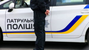 Полиция не дала активистам развернуть в центре Киева плакат «Коломойского под санкции»