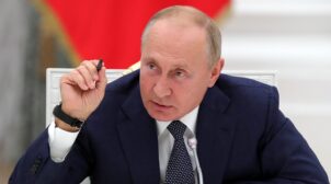 Путин заявил, что из ЕС приезжают в Россию, чтобы сделать прививку «Спутником», а потом покупают справку, что привиты Pfizer