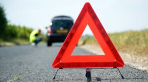 В Киеве Volkswagen на огромной скорости врезался в маршрутку: сообщается о двоих погибших
