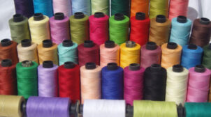 (Рус) Толщина, состав, цвет: как выбрать нитки для шитья?