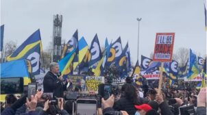 Порошенко прибув в Україну і виступив перед своїми прихильниками