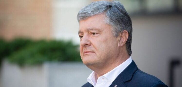 На Банковій вирішили не затримувати Порошенка в аеропорту, – джерело