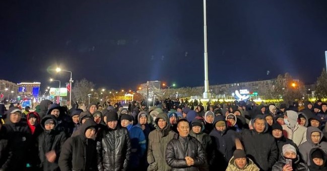 Протестувальники в Казахстані вимагають засудити агресію РФ проти України і вийти з усіх союзів з Москвою