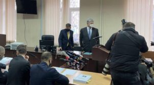 Суд продовжив обрання запобіжного заходу Порошенку