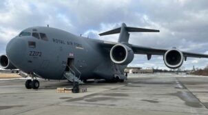 В Україну за один день прибули два літаки з США і один з Британії з військовою допомогою