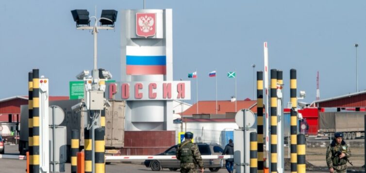 МЗС закликало українців негайно виїхати з Росії