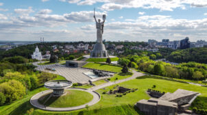 Компания Коломойского хочет приватизировать парк «Родина-Мать» в Киеве