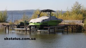 Подъемник для хранения катера над водой