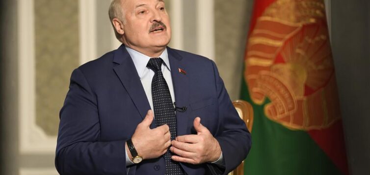 Лукашенко заявил, что война затянулась и призвал Украину «сесть за стол переговоров»