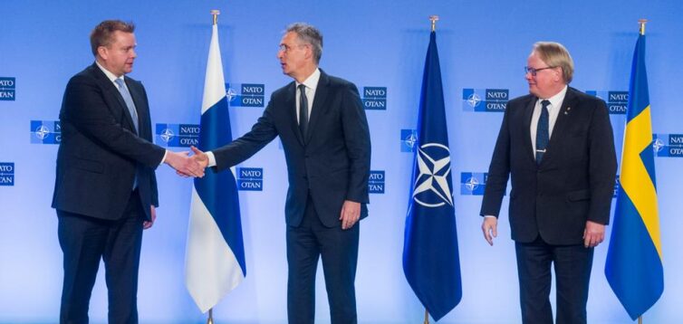 Столтенберг заявил, что решение о вступлении Швеции и Финляндии в НАТО примут сегодня