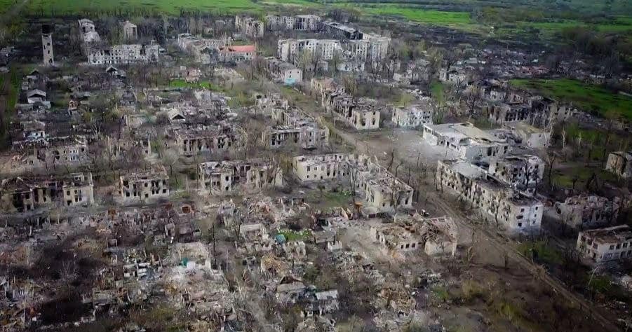 Російські війська після захоплення Лисичанська будуть “рівняти з землею” міста на Донеччині