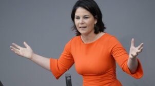 Німеччина не має наміру знімати санкції проти РФ, навіть якщо будуть протести – Бербок