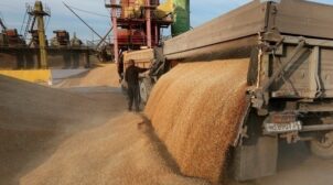 Росія призупиняє експорт зерна з України, що викликає занепокоєння щодо продовольчої кризи