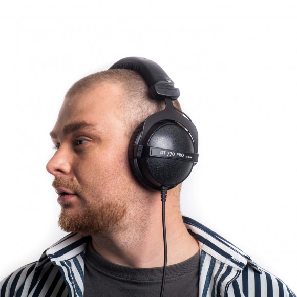 Beyerdynamic DT 770 PRO — еталонні повнорозмірні динамічні навушники закритого типу Beyerdynamic DT 770 PRO — еталонні повнорозмірні динамічні навушники закритого типу